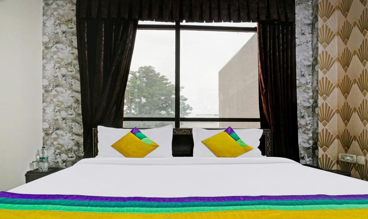 Itsy By Treebo - Ashoka Grand Hotel Varanasi Bagian luar foto